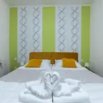 Deloris 4*