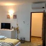 Deloris 4*