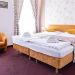 Deloris 4*