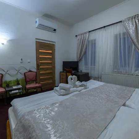 Deloris 4*