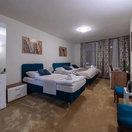 Deloris 4*